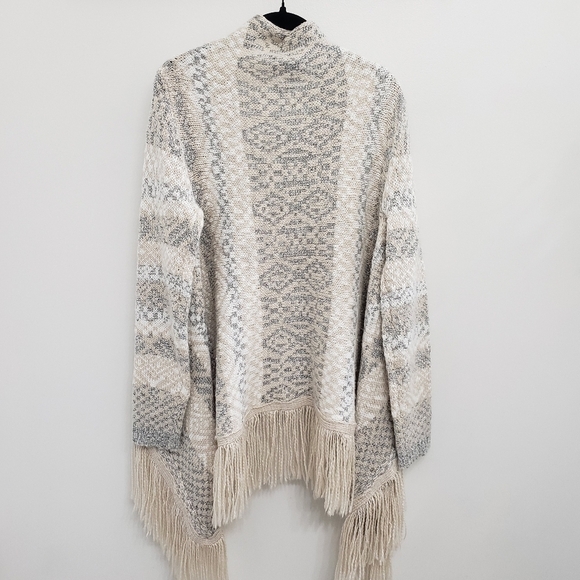 Romeo & Juliet Couture Anthropologie Long Sleeve Open Fringe Sweater Sz M - Picture 3 of 7